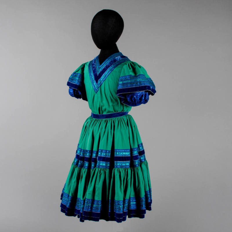 Fiesta dress, about 1950: a green dress with a two-tiered skirt trimmed with blue ribbon