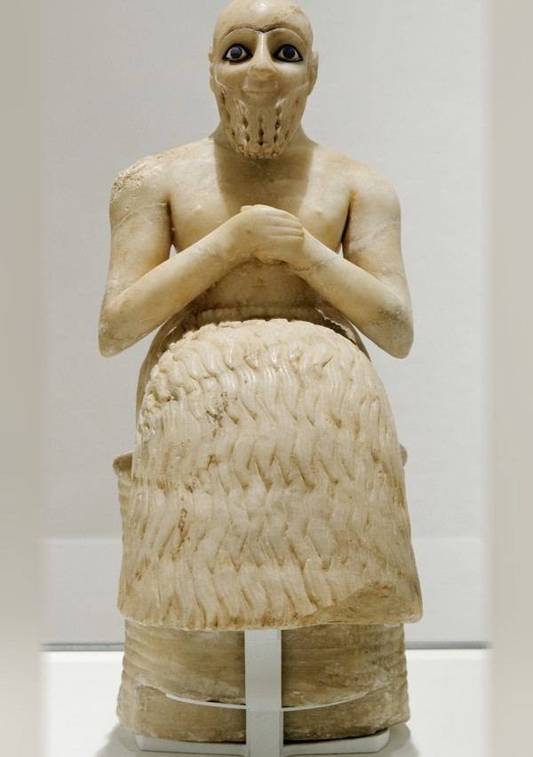 Alabaster statue of Ebih-Il, c. 2400 BC, wearing a kaunakes skirt of overlapping rows of wool tufts