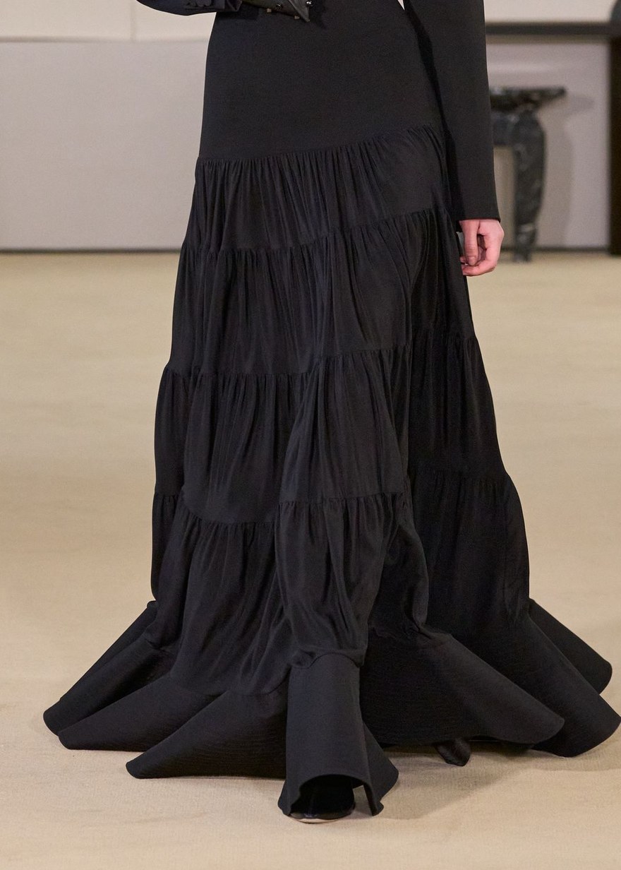 Altuzarra Fall 2026, look 39: black skirt widening tier by tier to a full hem